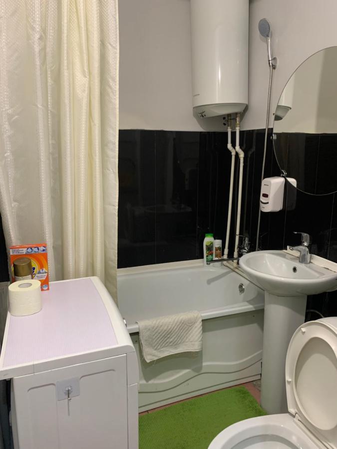 Уютная Квартира В Центре По Ул Гоголя Karagandy エクステリア 写真